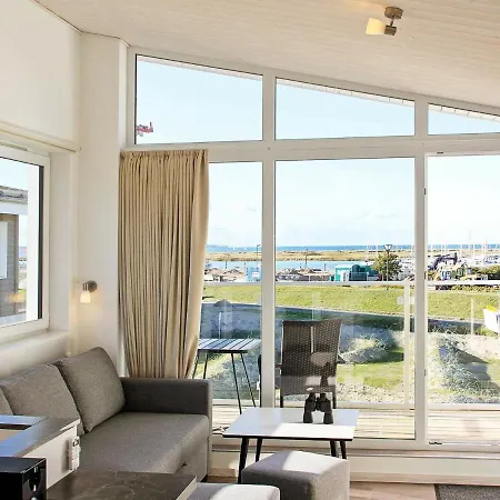 بيت للعطل Two-bedroom Holiday In 4 *