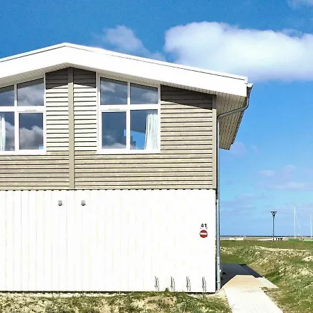 Two-bedroom Holiday In 4 *