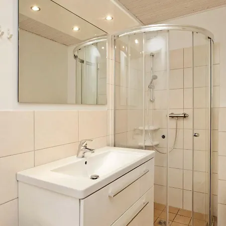 Two-bedroom Holiday In 4 بيت للعطل