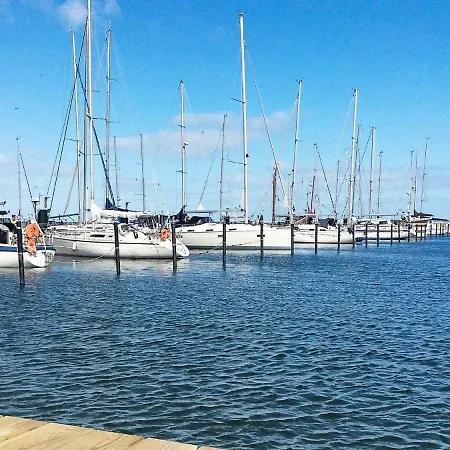 بيت للعطل Two-bedroom Holiday In 4